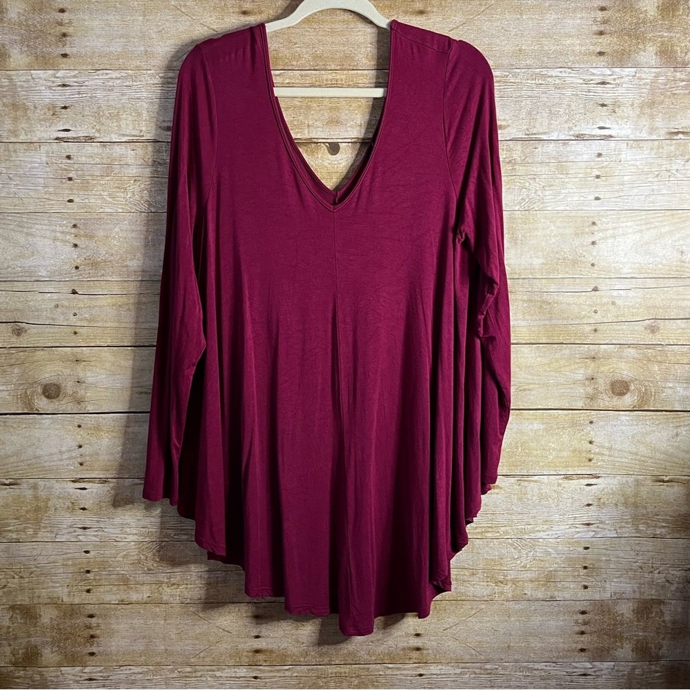 Soprano Red Deep V-Neck Pullover  Tunic Top EUC Size 1X Valentine’s Day